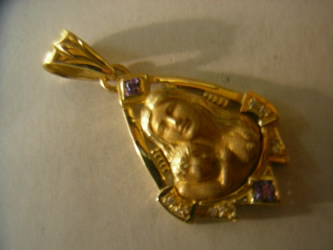 medallas de oro, plata, virgenes, cristos