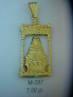 medallas de oro, plata, virgenes, cristos